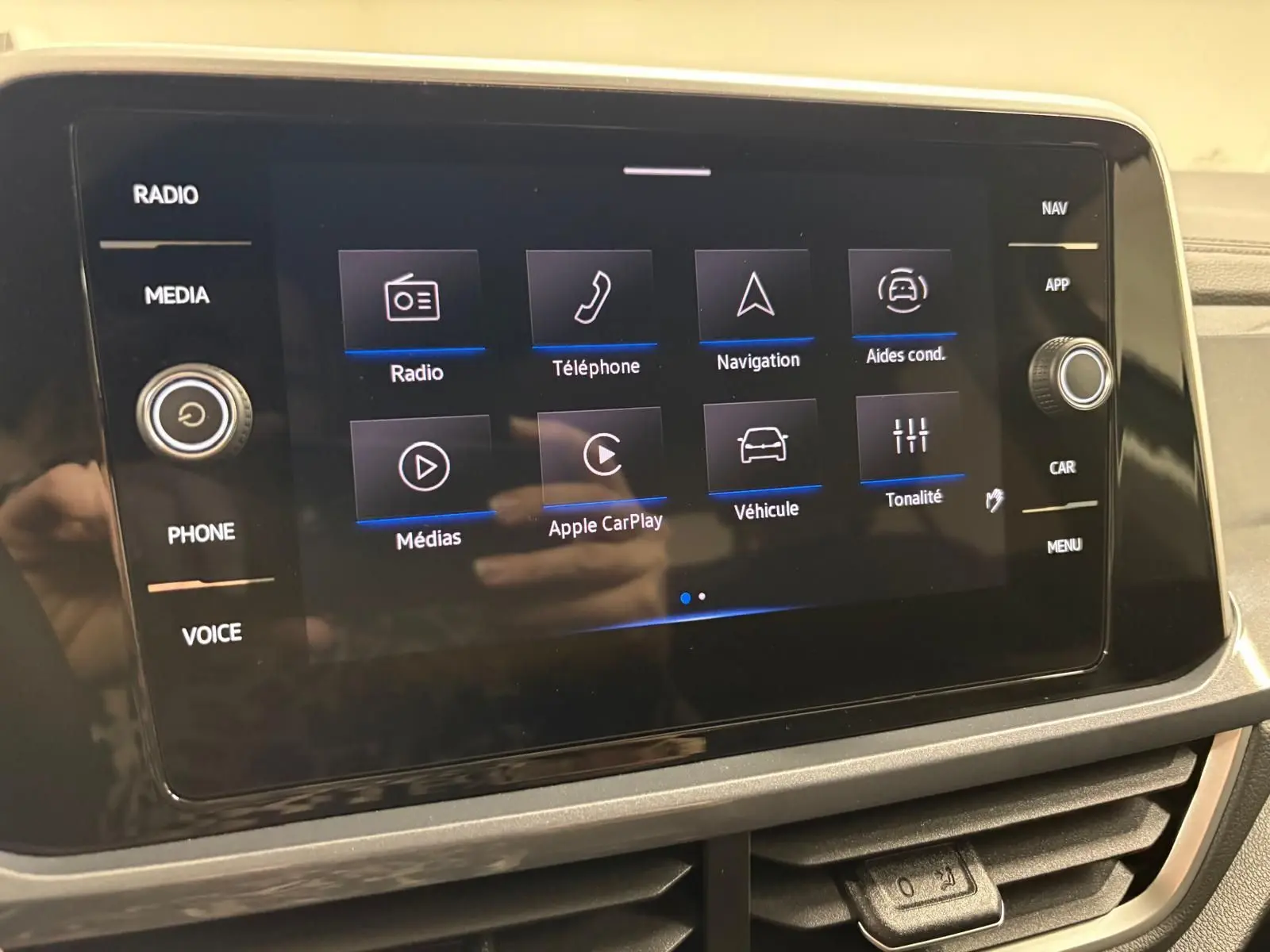 Écran tactile central du Volkswagen T-Roc 1.5 TSI 150 DSG7 Style Edition, affichant le menu multimédia.