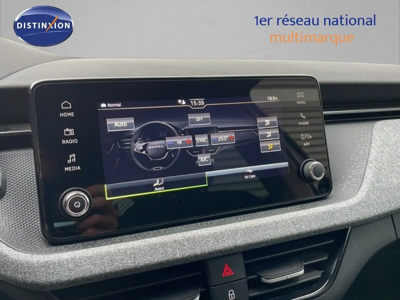Écran tactile central du tableau de bord du Skoda Kamiq 2025, affichant les réglages de climatisation.