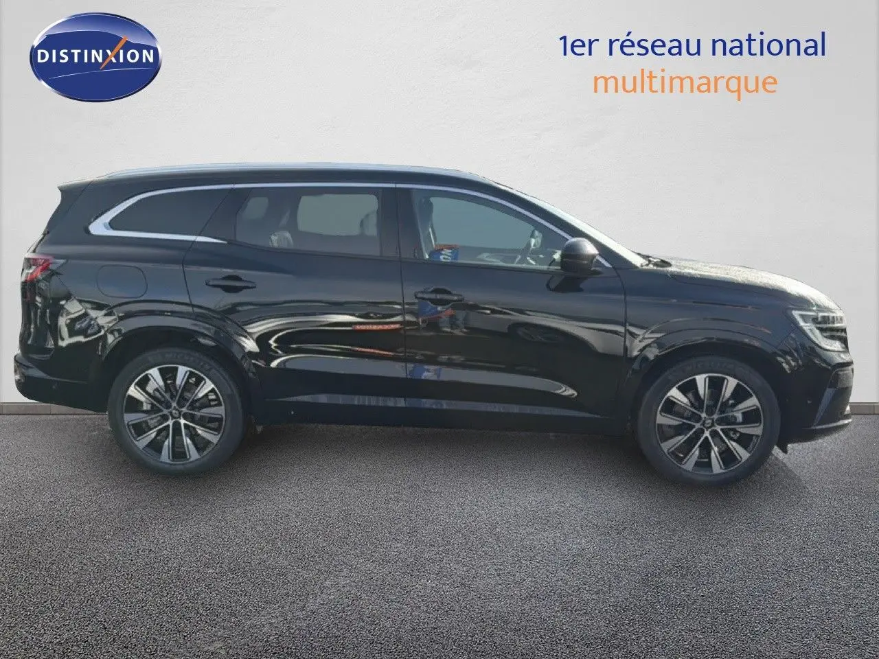 Renault Espace 2025 noir étoile métal vu de profil côté gauche, avec jantes alliage et lignes élégantes.