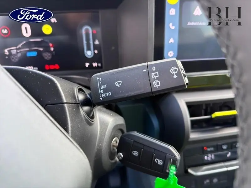 Le contenu de l'image ne correspond pas au véhicule FIAT Grande Panda 2025 noir. Veuillez fournir une image du véhicule pour une description alt précise.