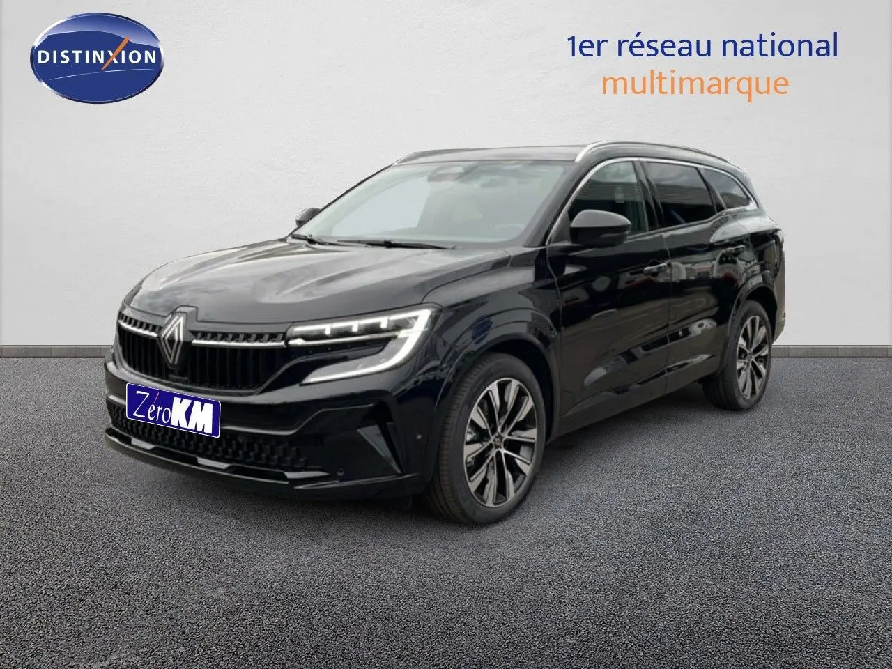 Renault Espace 2025 noir étoile métal en 3/4 avant droit avec feux LED et jantes alliage bicolores.