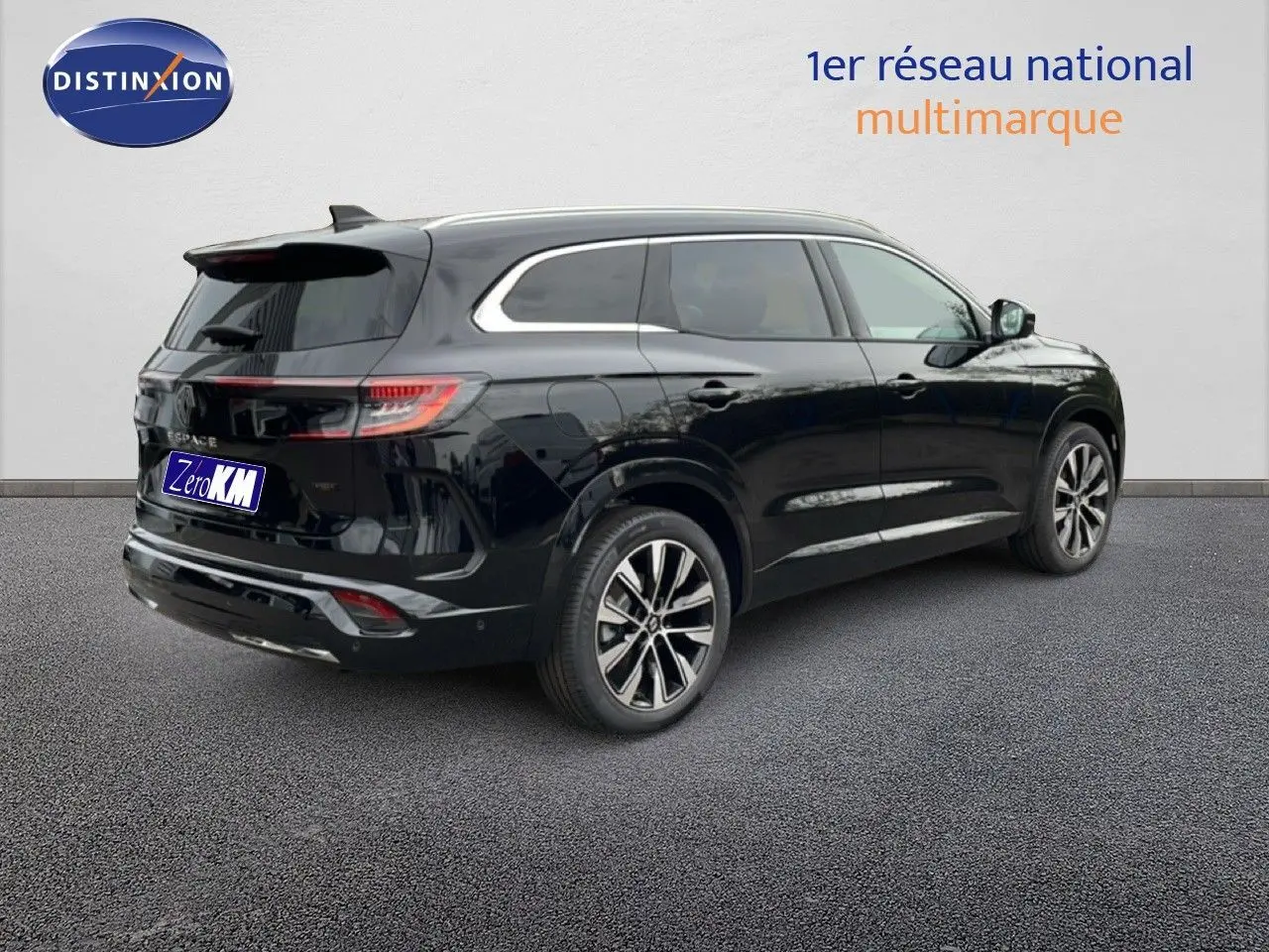 Vue 3/4 arrière droite du Renault Espace 2025 noir étoile métal avec jantes alliage et feux LED distinctifs.