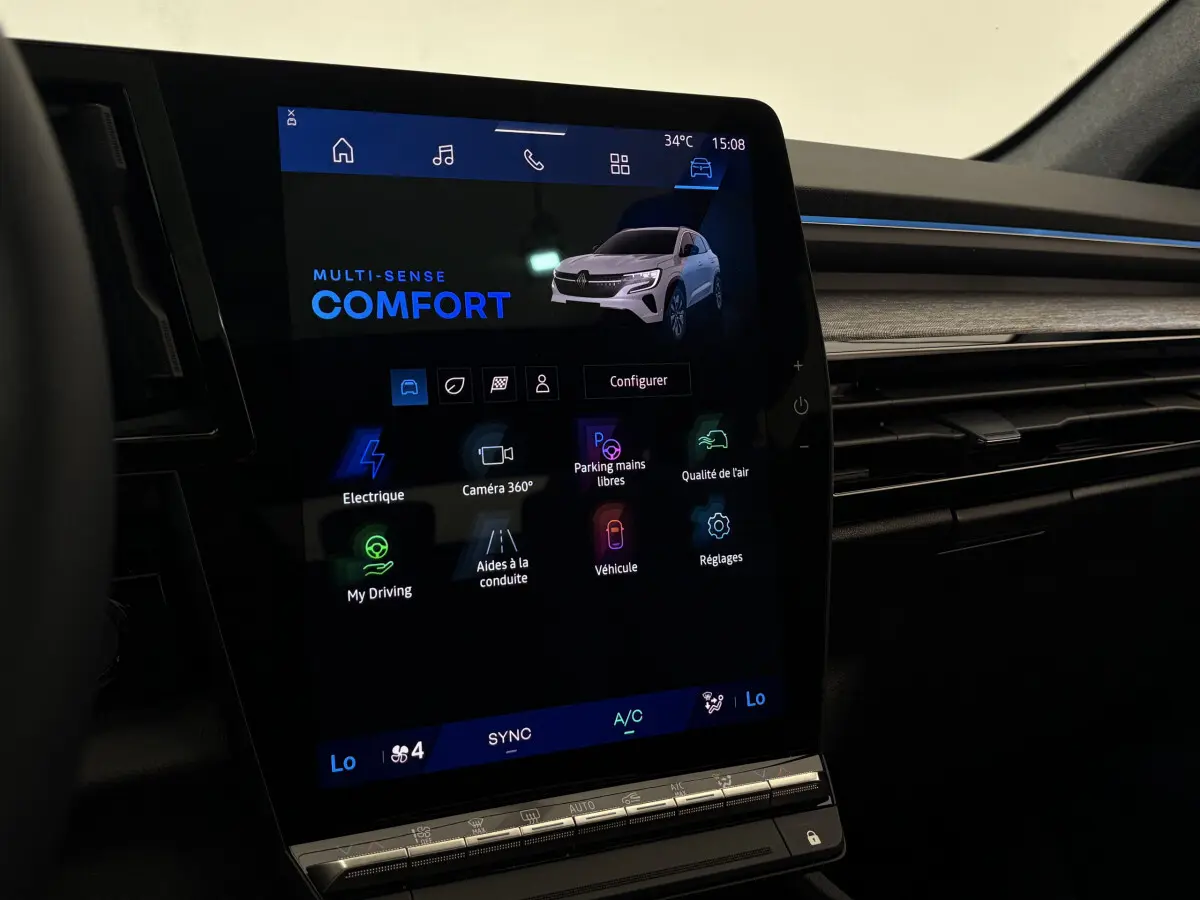 Écran tactile central vertical affichant les modes de conduite du Renault Austral blanc, vue intérieure côté passager.