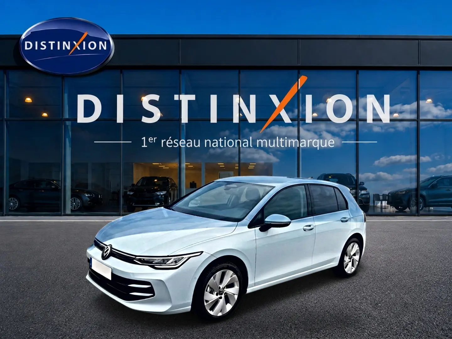 Volkswagen Golf 1.5 etsi evo2 116 life bleu glacier vue 3/4 avant devant showroom Distinxion.