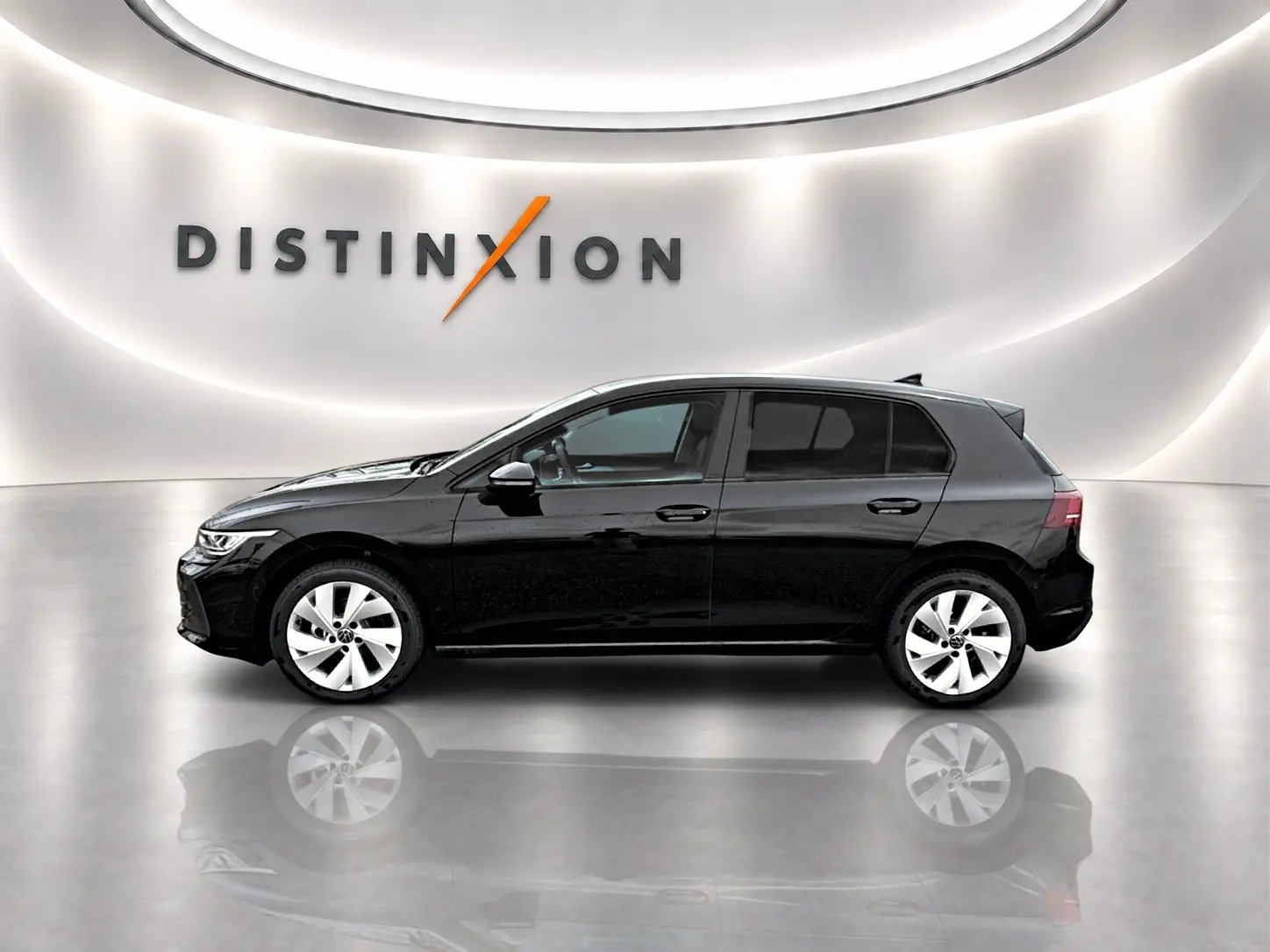 Volkswagen Golf 1.5 ETSI Evo2 noir vue de profil côté gauche, jantes alu 17 pouces, vitres arrière surteintées.