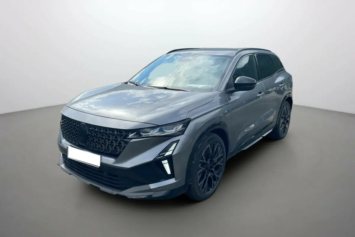 Renault Austral New 200 Esprit Alpine gris schiste en 3/4 avant droit avec jantes alu noires et toit panoramique.