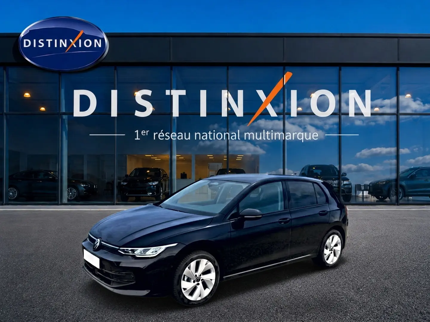 Volkswagen Golf 1.5 etsi evo2 noir vue 3/4 avant droit devant showroom Distinxion.