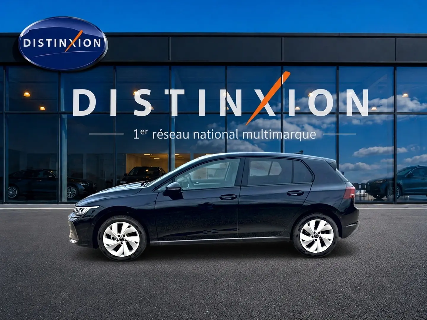 Volkswagen Golf 1.5 etsi evo2 116 life noir vue profil côté gauche devant showroom Distinxion.