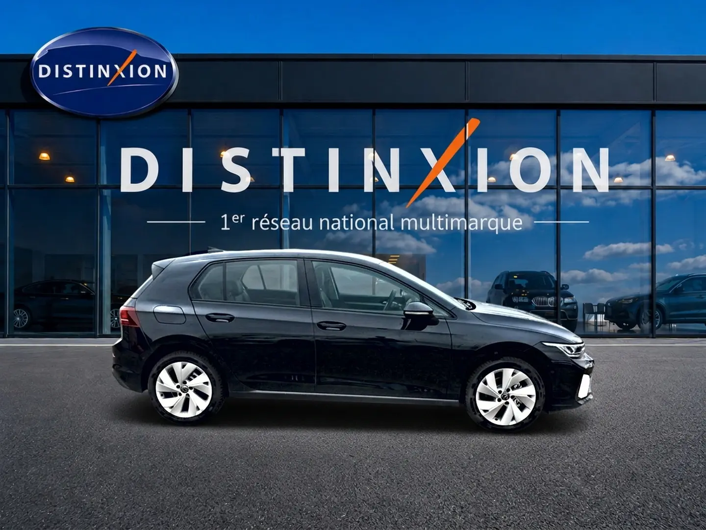 Volkswagen Golf 1.5 ETSI Evo2 noire vue de profil côté gauche, jantes alliage 17 pouces visibles.