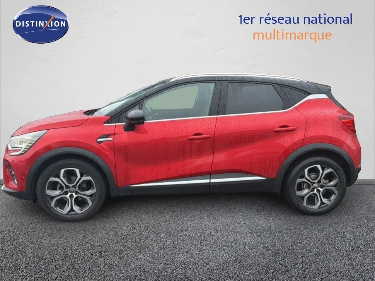 Renault Captur 1.3 TCE 155 EDC Edition One rouge flamme, vue profil côté gauche sur fond neutre.
