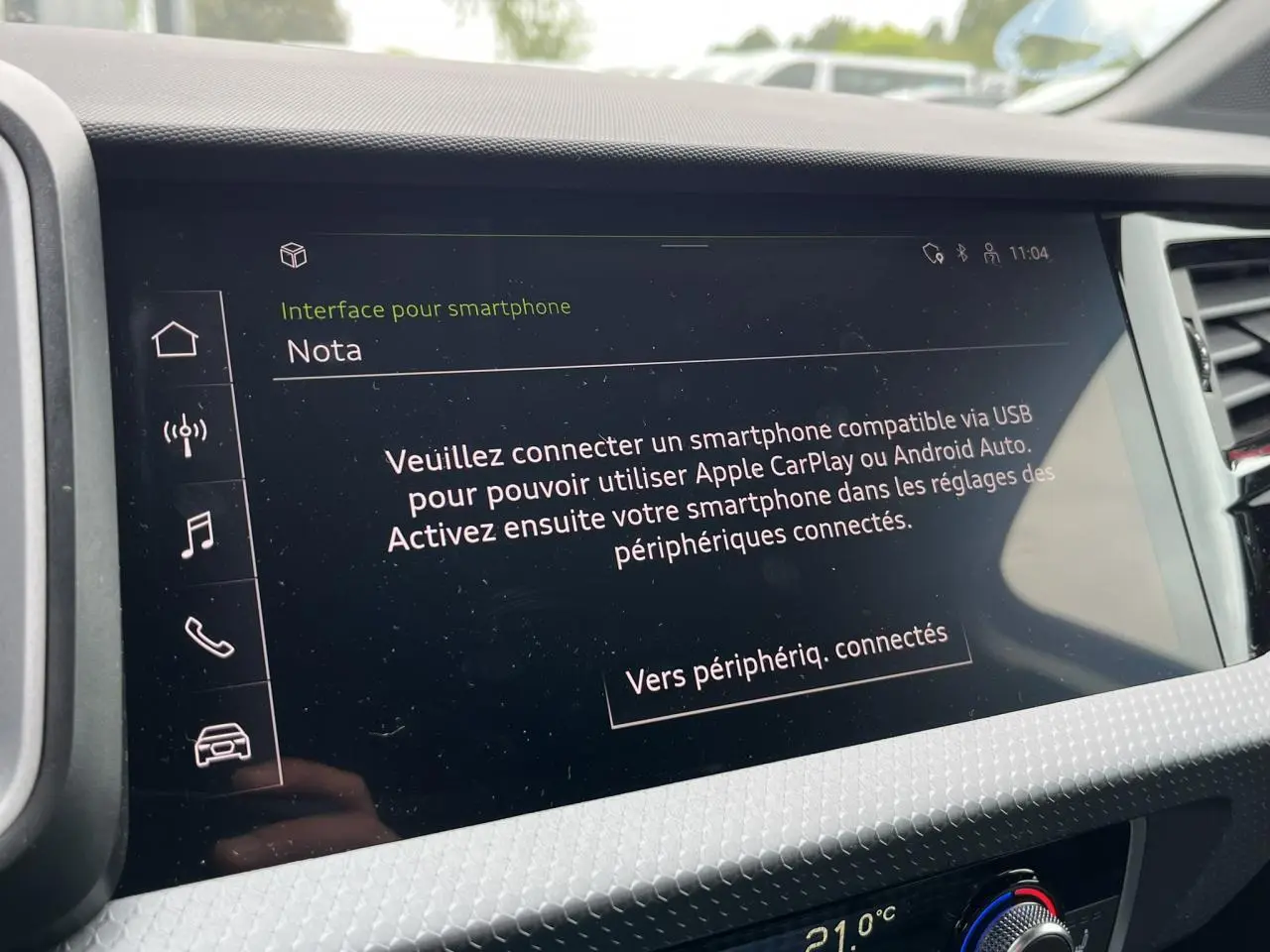 Écran tactile central de l'Audi A1 Sportback 2022 affichant l'interface de connexion Apple CarPlay et Android Auto.