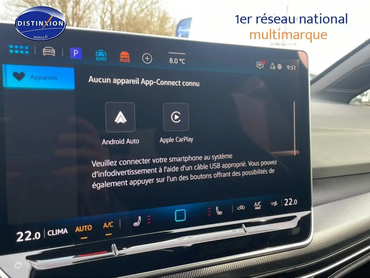 Écran tactile intérieur de la Volkswagen Golf 2026 noir, affichant la connexion Android Auto et Apple CarPlay.