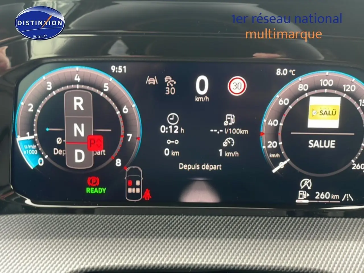 Tableau de bord numérique de Volkswagen Golf 2026 affichant la vitesse, régime moteur et informations de conduite.