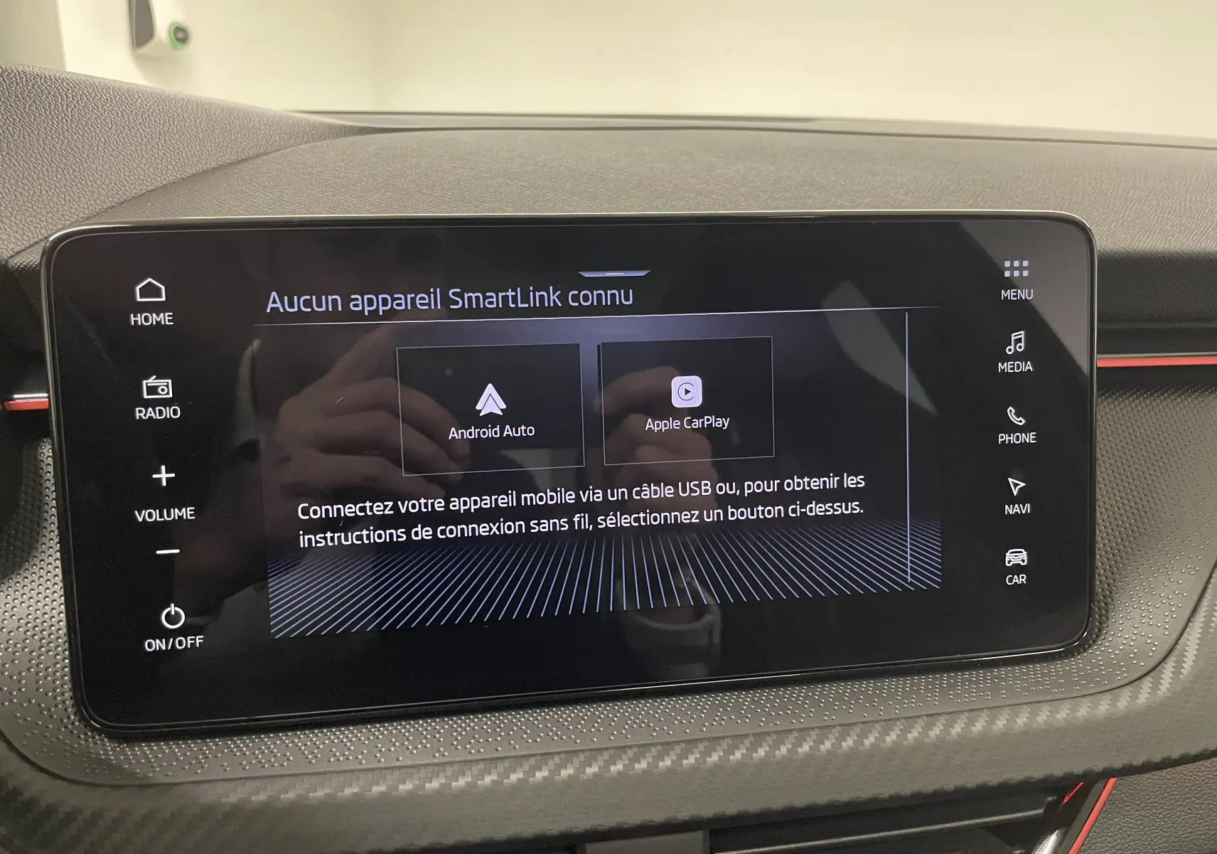 Écran tactile central du Skoda Scala 1.5 TSI 150 DSG7 Monte-Carlo, affichant les options Android Auto et Apple CarPlay.
