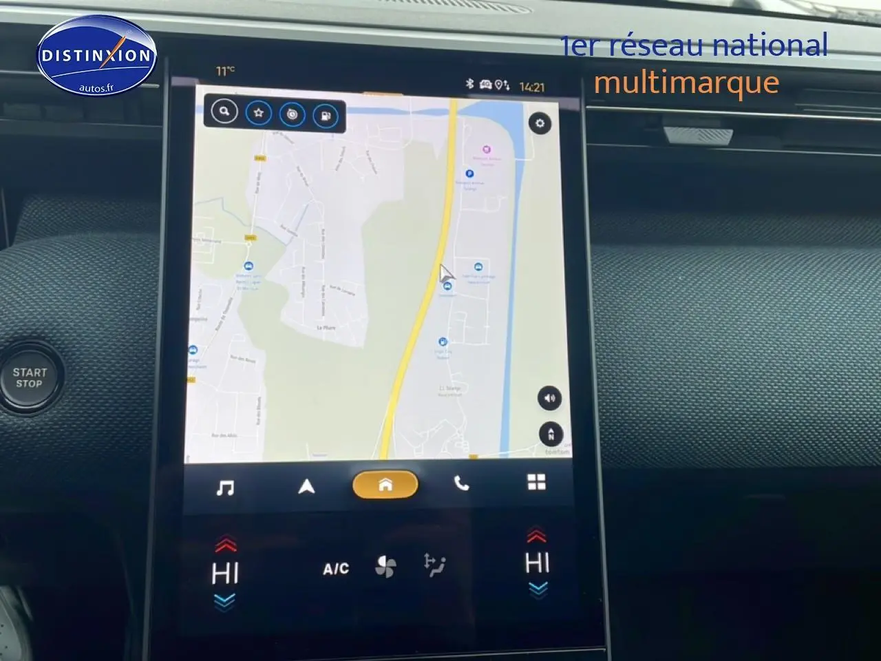 Écran tactile central affichant la navigation 3D dans l’habitacle du Citroën C5 Aircross gris platinium.