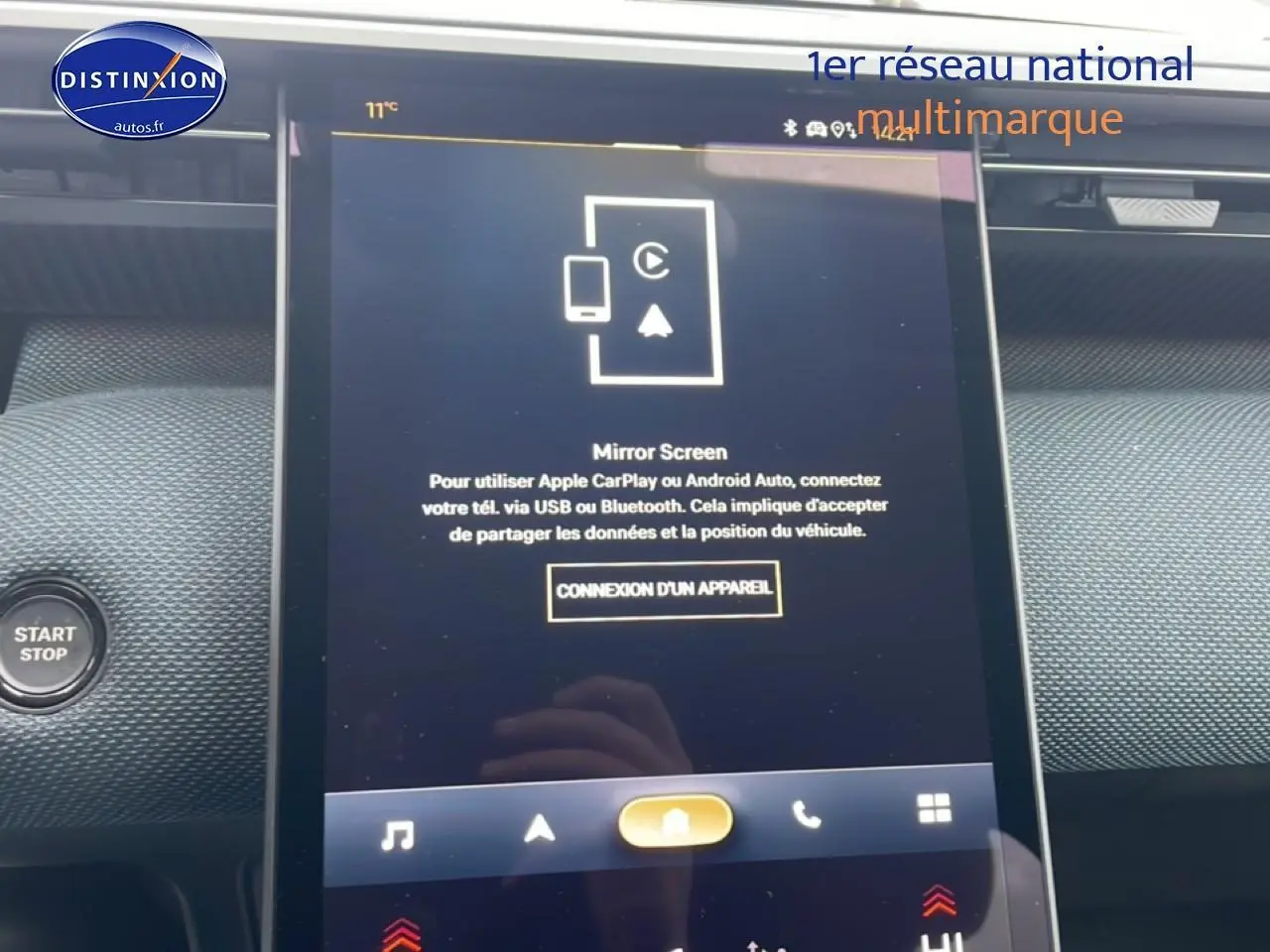 Écran tactile central affichant la connexion Mirror Screen dans l’habitacle gris platinium du Citroën C5 Aircross 2026.