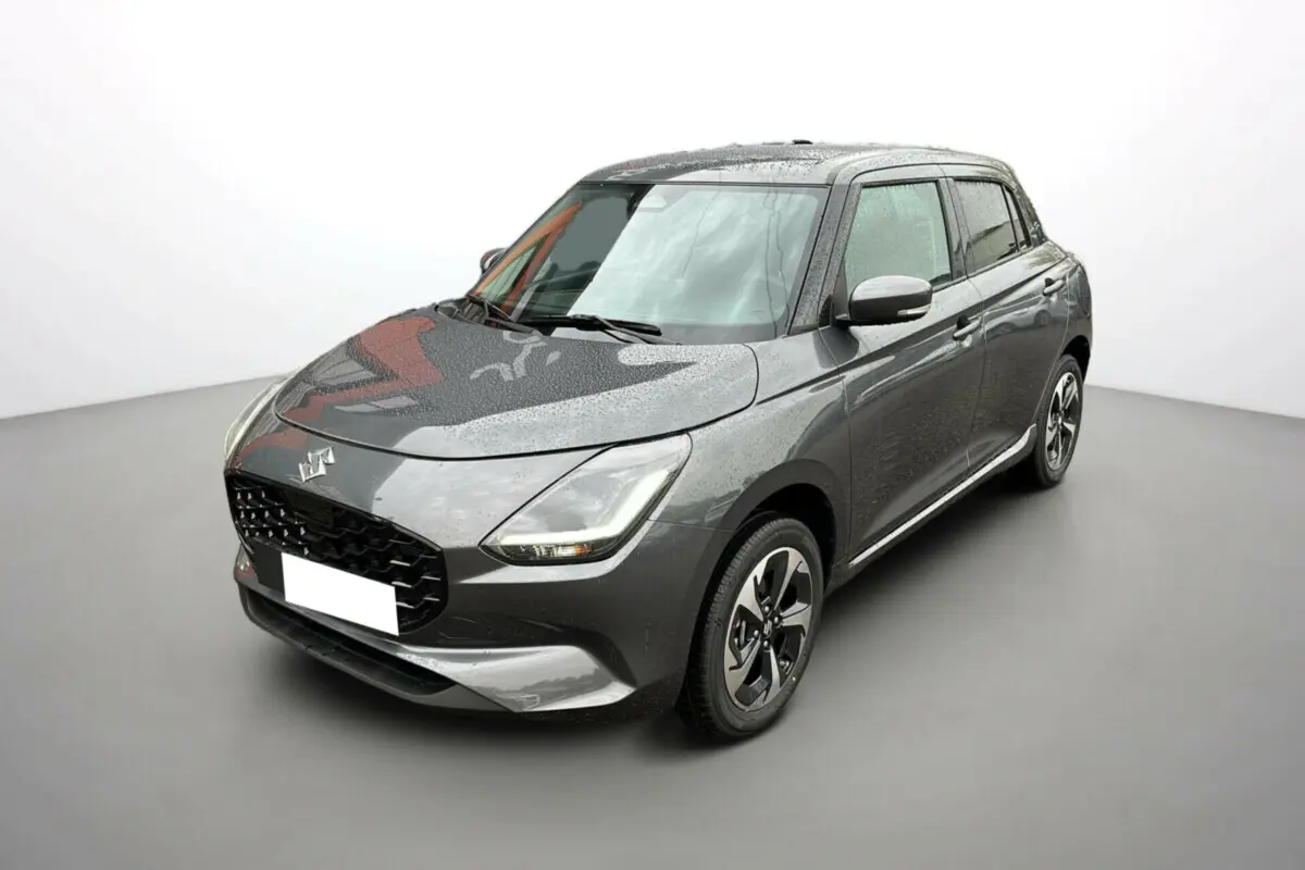 Suzuki Swift 1.2 Dualjet Hybrid Allgrip Pack gris minéral vue 3/4 avant avec jantes alu 16 pouces et vitres surteintées.