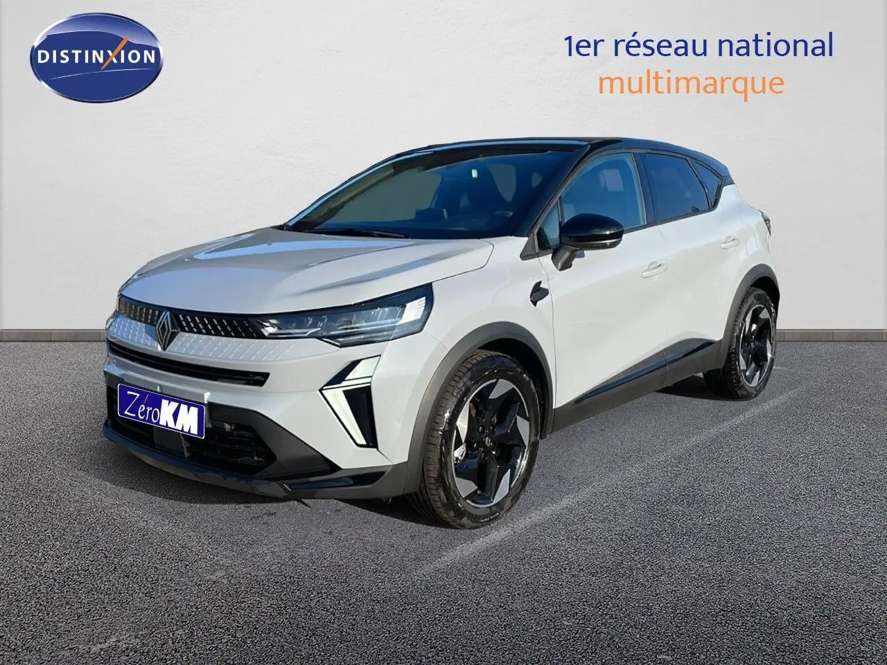 Renault Captur E-Tech hybride gris rafale toit noir vu en 3/4 avant droit avec jantes noires distinctives.