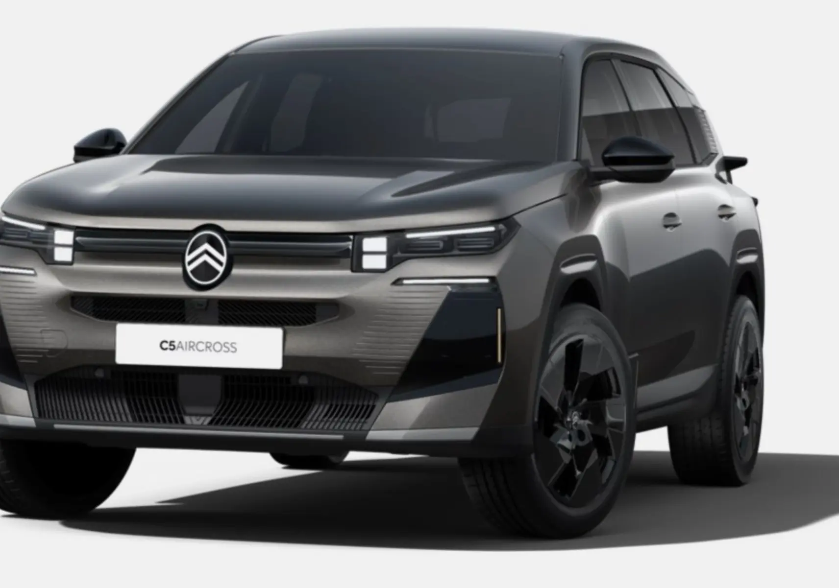 Vue 3/4 avant du Citroën C5 Aircross gris platinium avec calandre moderne et jantes alliage noires.