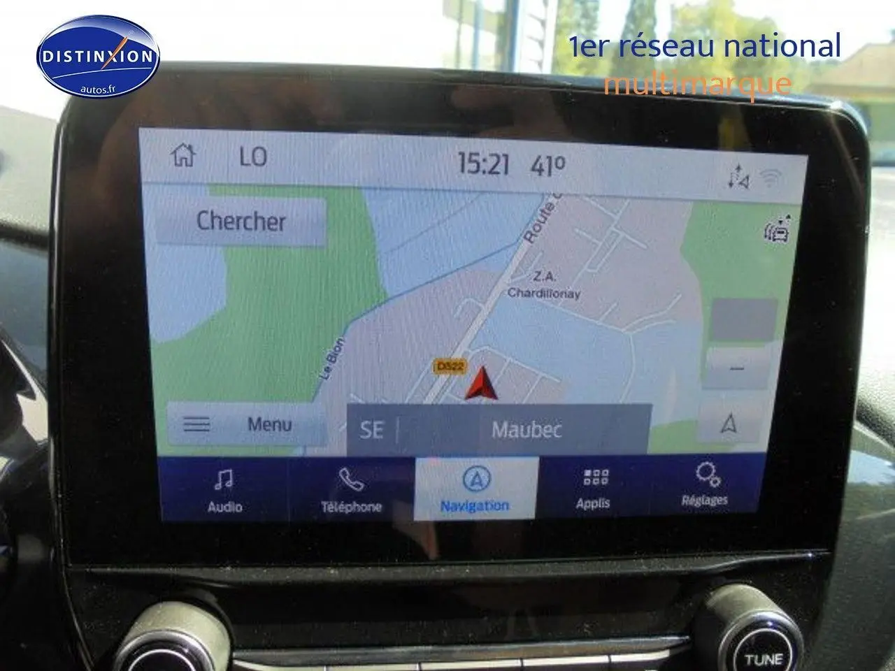 Écran tactile GPS couleur du Ford Puma noir, vue intérieure centrée sur la navigation avec carte affichée.