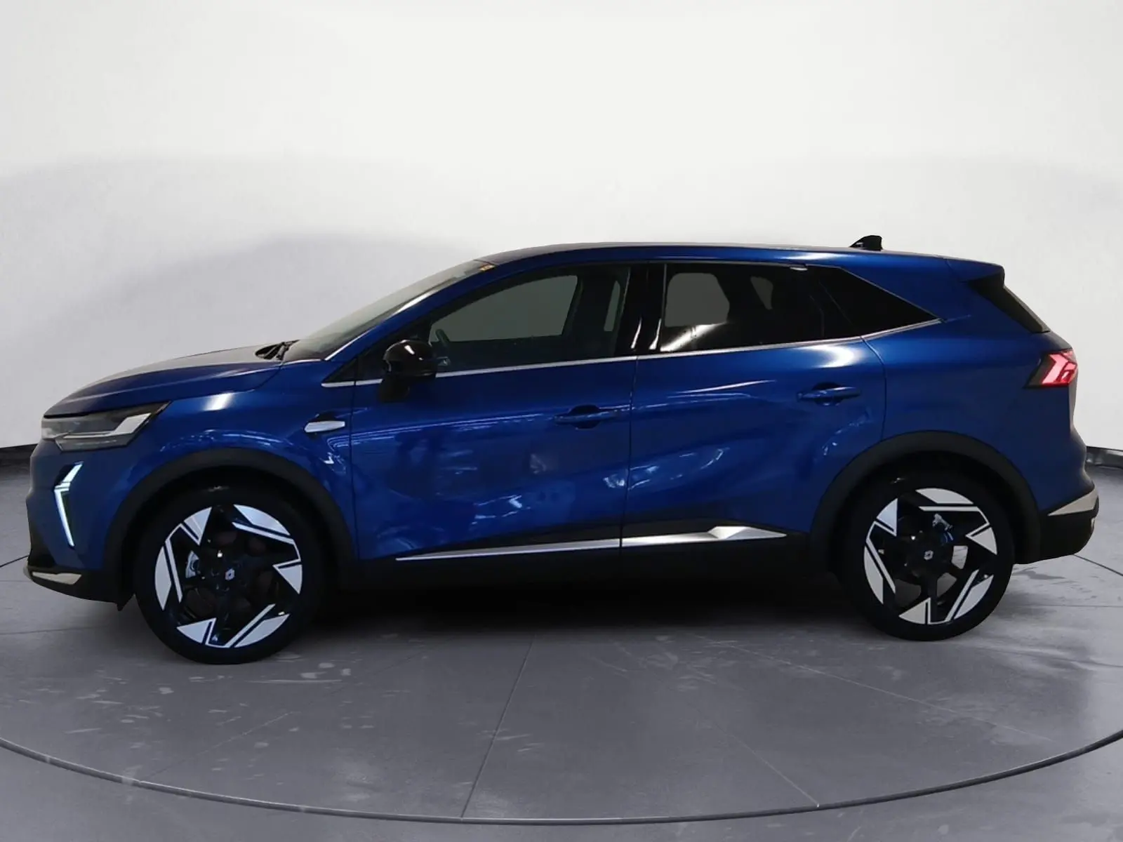 Renault Symbioz E-Tech Full Hybrid 145 Iconic bleu iron en profil côté gauche, avec jantes au design géométrique distinctif.
