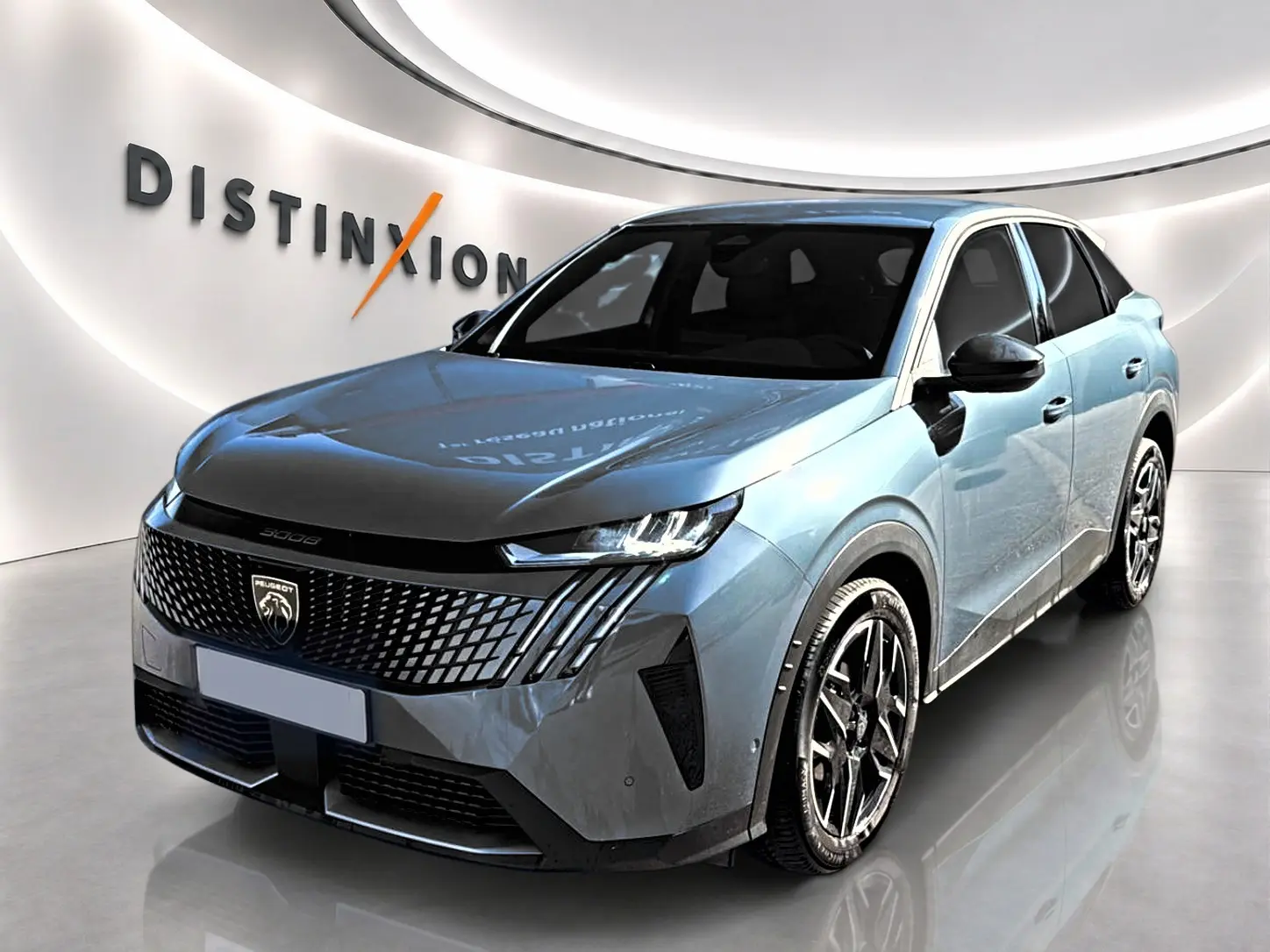 Peugeot 3008 bleu Ingaro en 3/4 avant droit, avec calandre noire et jantes alliage distinctives.