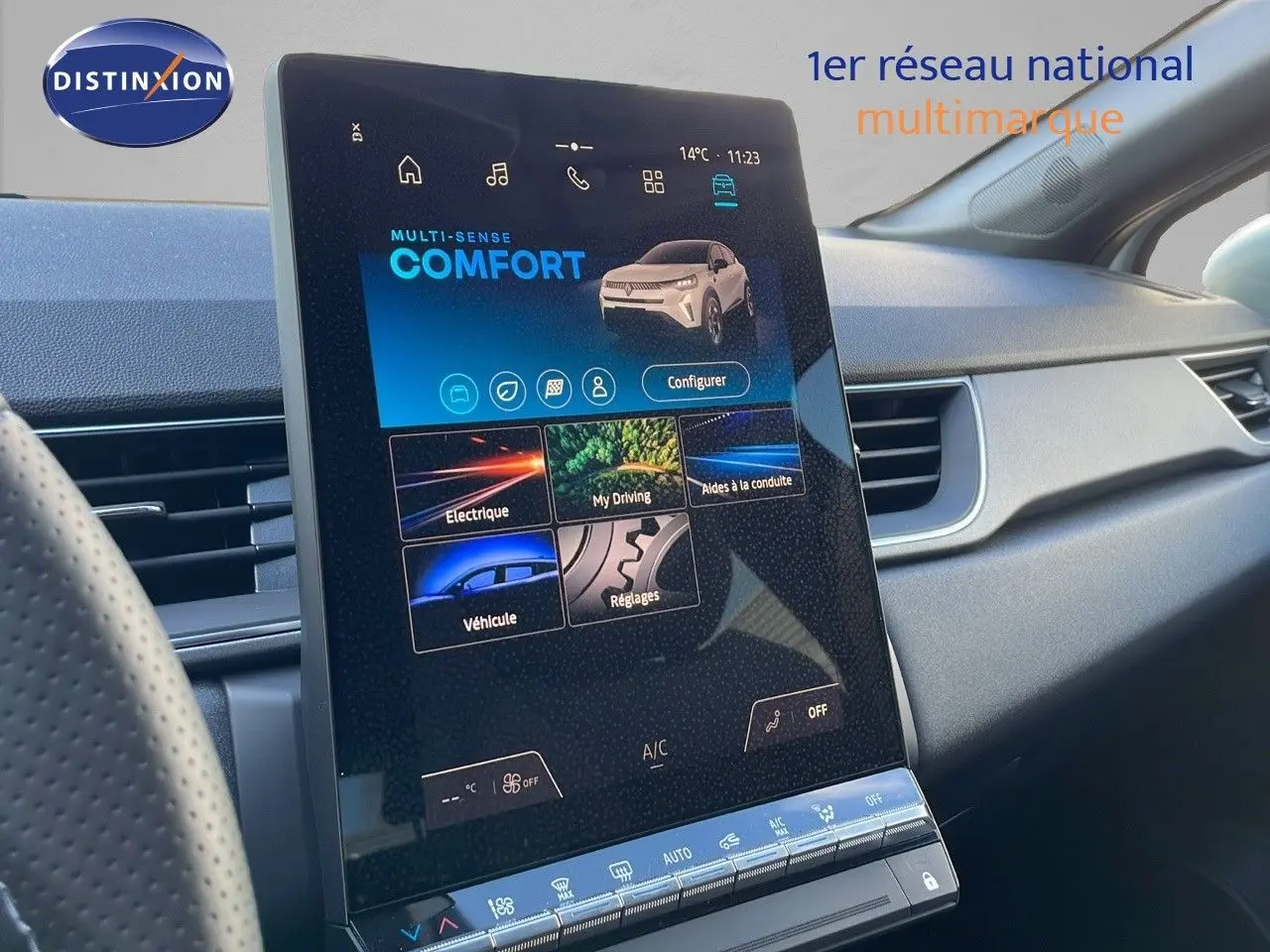 Écran tactile central du tableau de bord du Renault Captur 2025, affichant le mode de conduite Comfort.