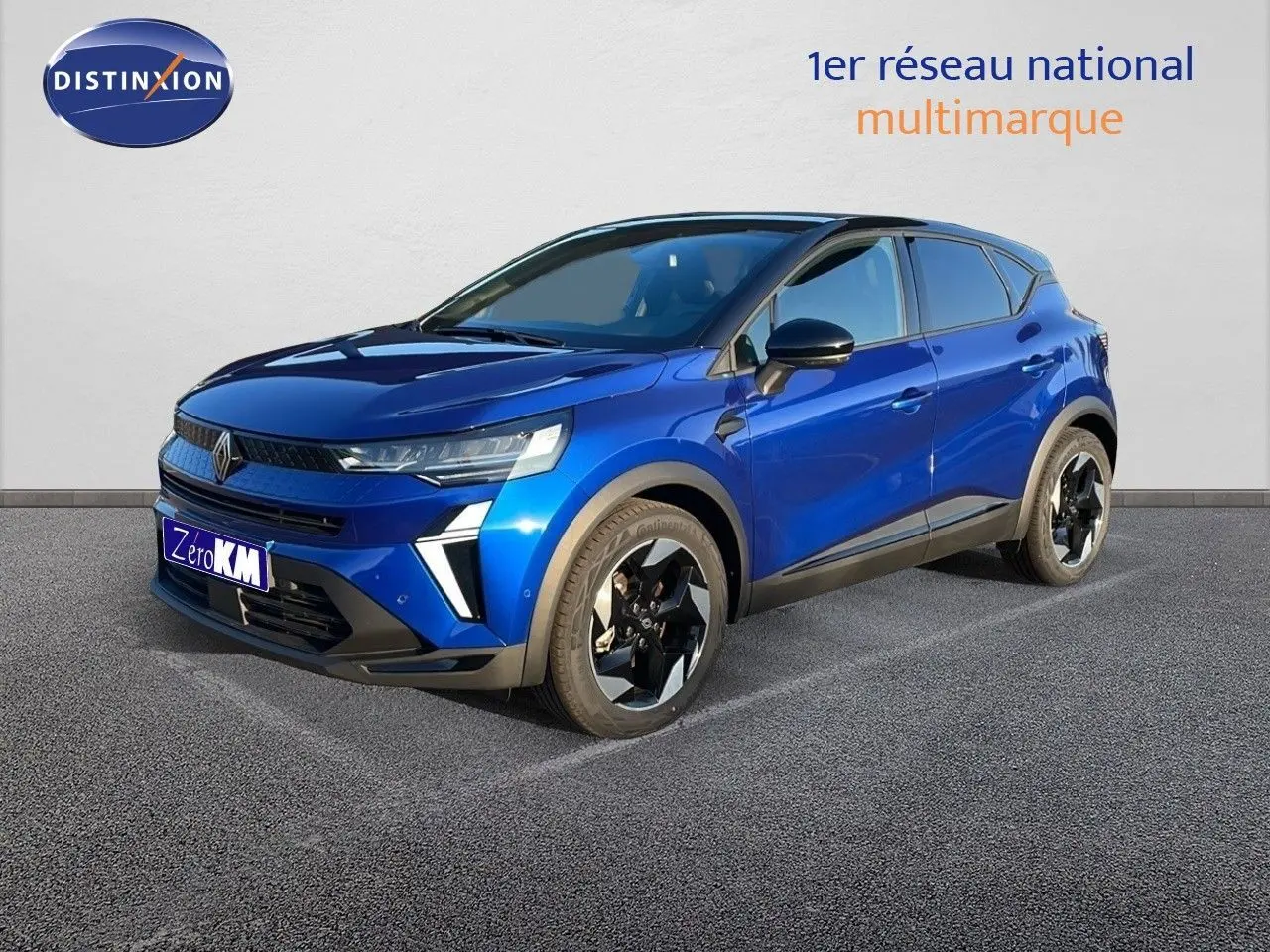 Renault Captur E-Tech hybride bleu Iron Metal avec toit noir, vue 3/4 avant droit sur fond neutre.