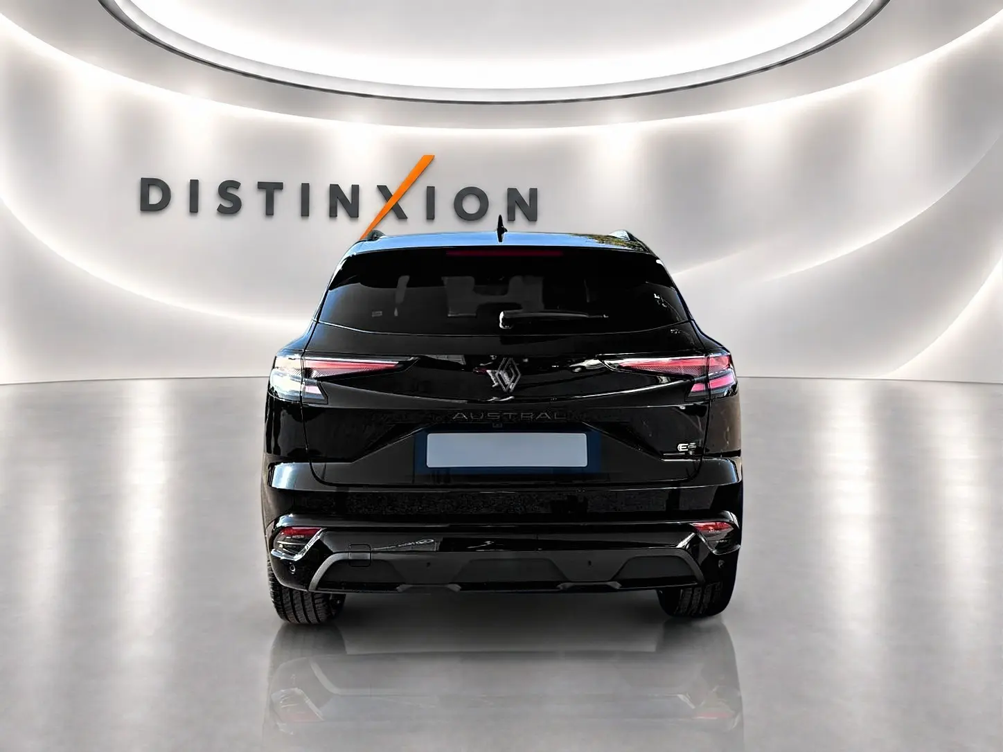 Vue arrière d'un Renault Austral noir 2026 avec feux LED fins et logo distinctif au centre du hayon.