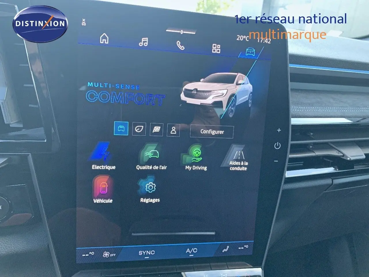 Écran tactile central du Renault Austral 2024 montrant les réglages de conduite en mode confort, intérieur moderne noir.