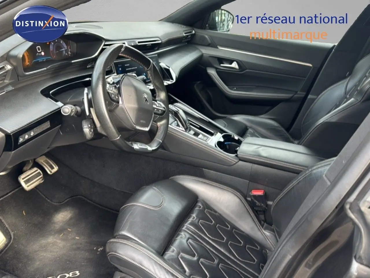 Intérieur cuir noir de la Peugeot 508 GT Line 2020, vue côté conducteur avec tableau de bord et console centrale.
