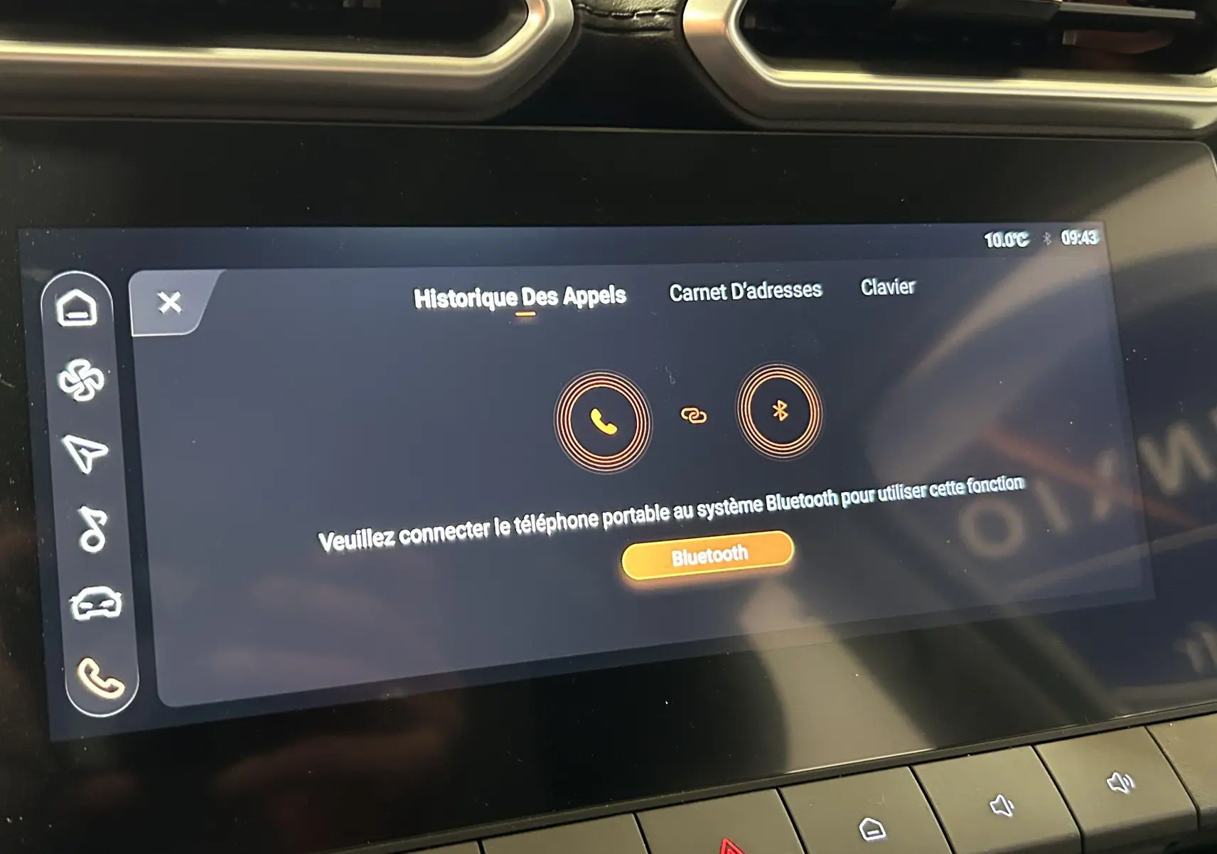 Écran tactile central du MG ZS Hybrid+ 2025 affichant le menu Bluetooth avec options d'appels et connexion.