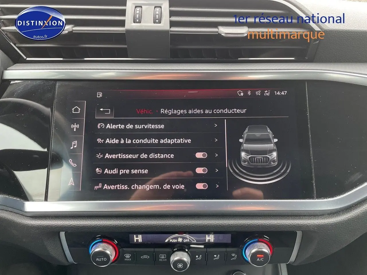 Écran central de l'Audi Q3 35 TFSI 2019 montrant les réglages d'aides à la conduite dans un intérieur moderne.