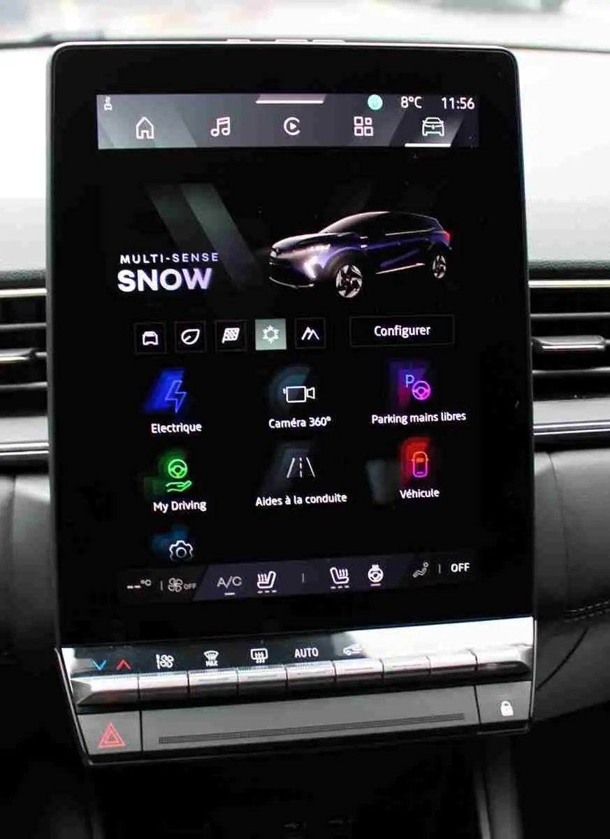 Écran tactile central de la Renault Symbioz 2025 bleu iron metal affichant les options de conduite et aides électroniques.