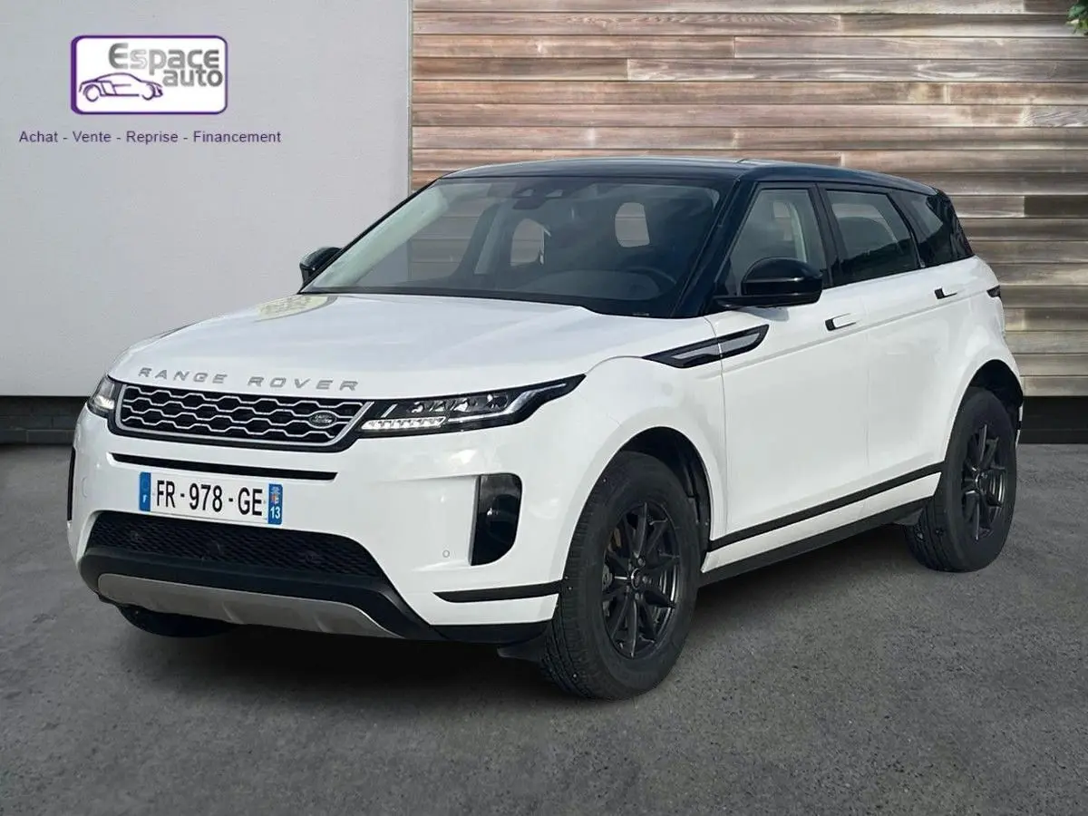 Vue 3/4 avant d'un Range Rover Evoque blanc 2020 avec toit noir et jantes noires, version 2.0 D 150CH BUSINESS diesel.
