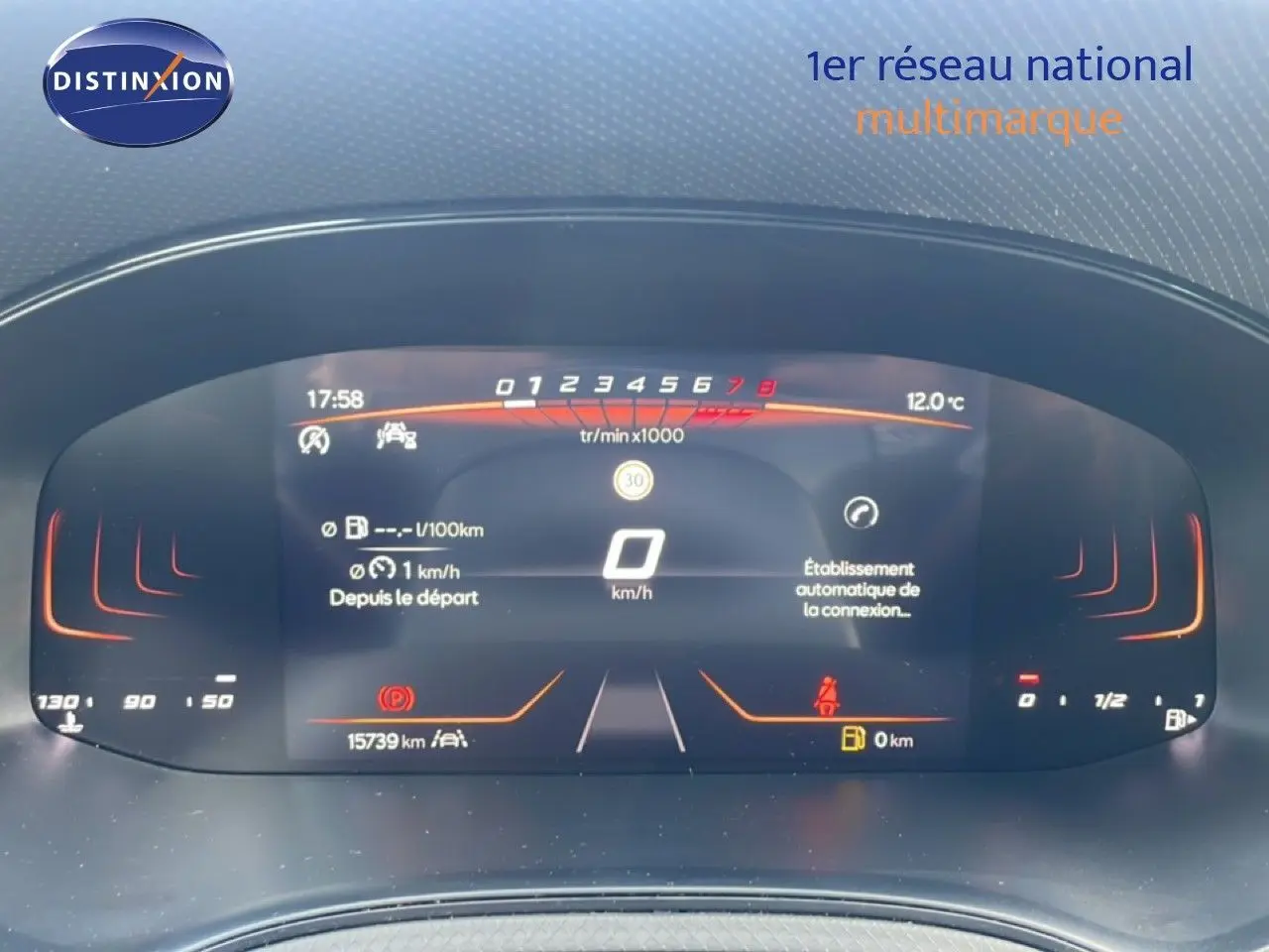 Tableau de bord numérique de la SEAT Ibiza 2025, affichage clair avec compte-tours et vitesse à 0 km/h.