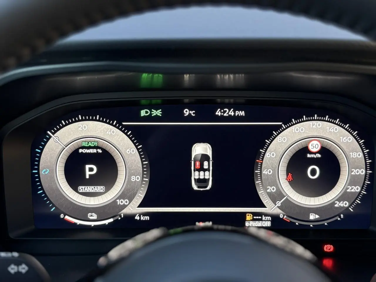 Tableau de bord numérique du Nissan Qashqai III e-Power, affichant vitesse, mode parking et température extérieure.