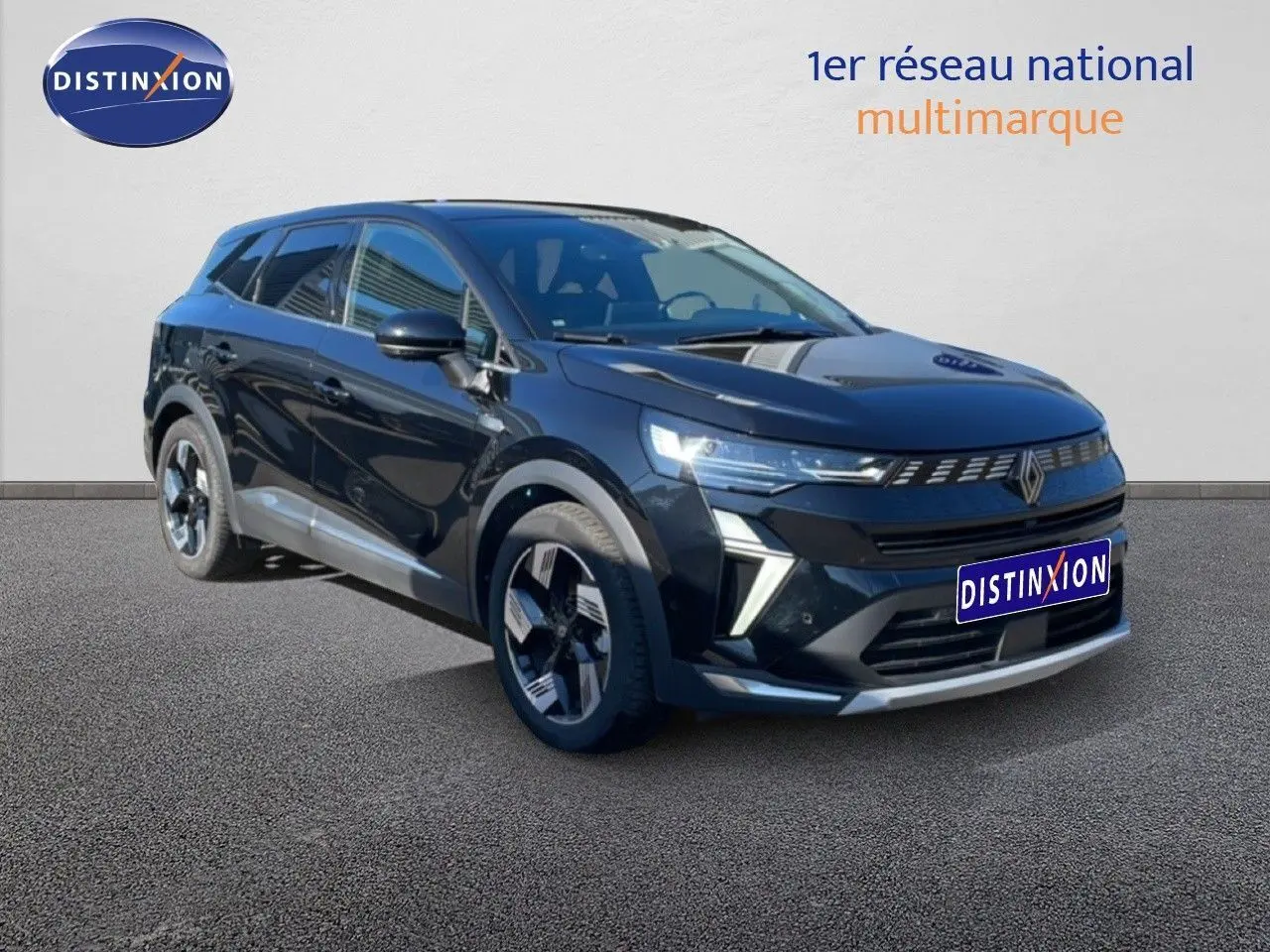 Renault Symbioz noir étoile métal en 3/4 avant droit, SUV hybride avec signature lumineuse LED distinctive.