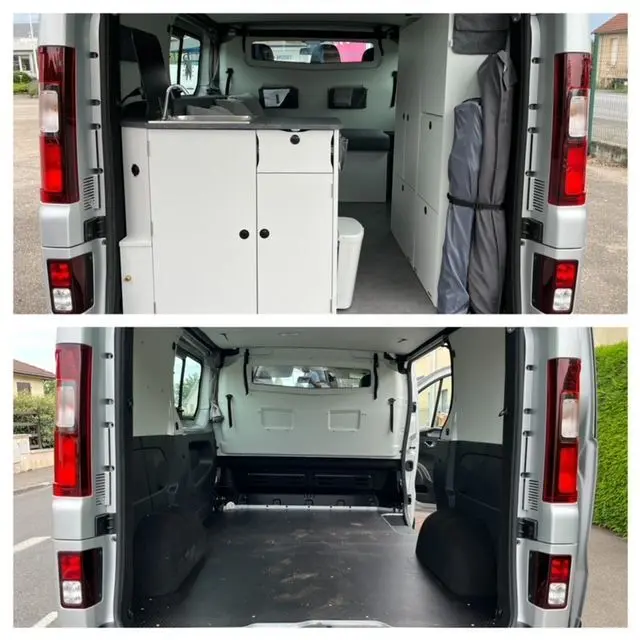 Vue arrière du Renault Trafic gris comète, montrant l'intérieur aménagé avec cuisine intégrée et rangements.