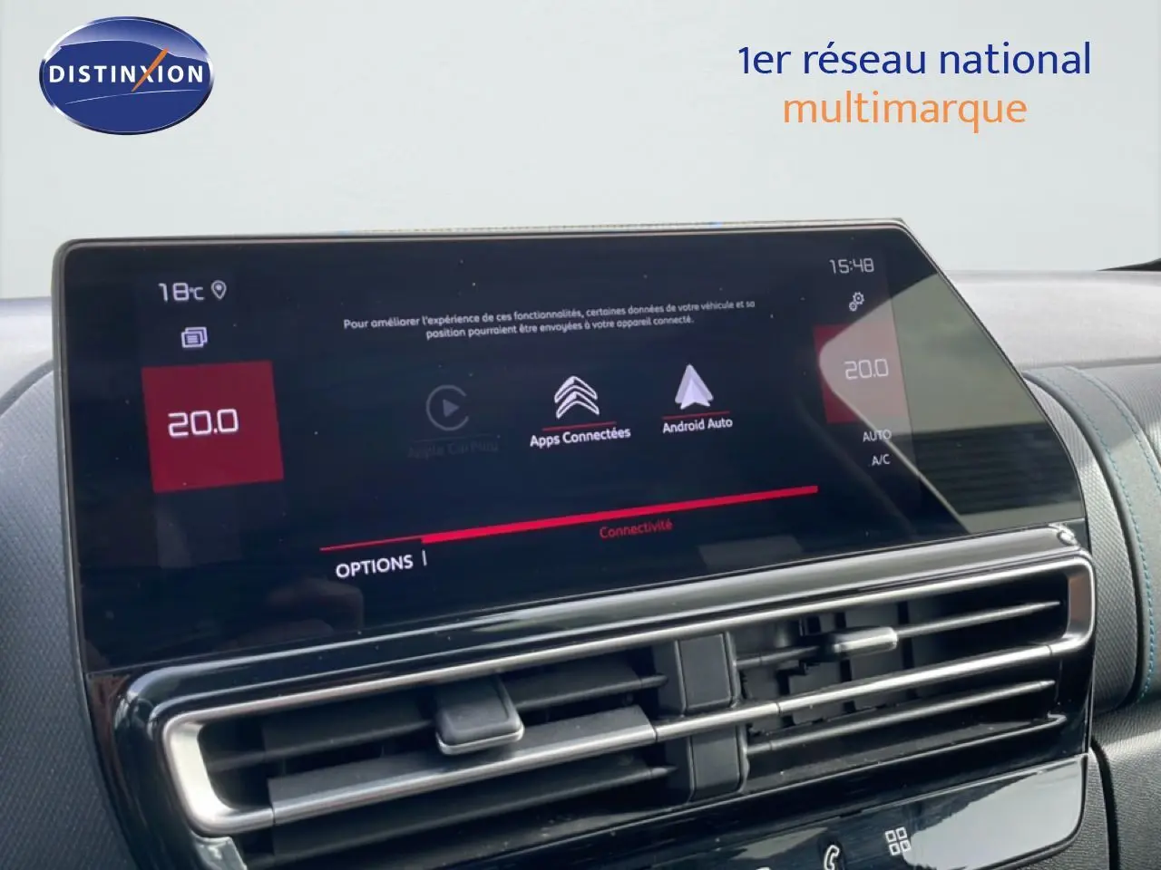 Écran tactile central et aérateurs horizontaux dans l’habitacle du Citroën C5 Aircross 2024.