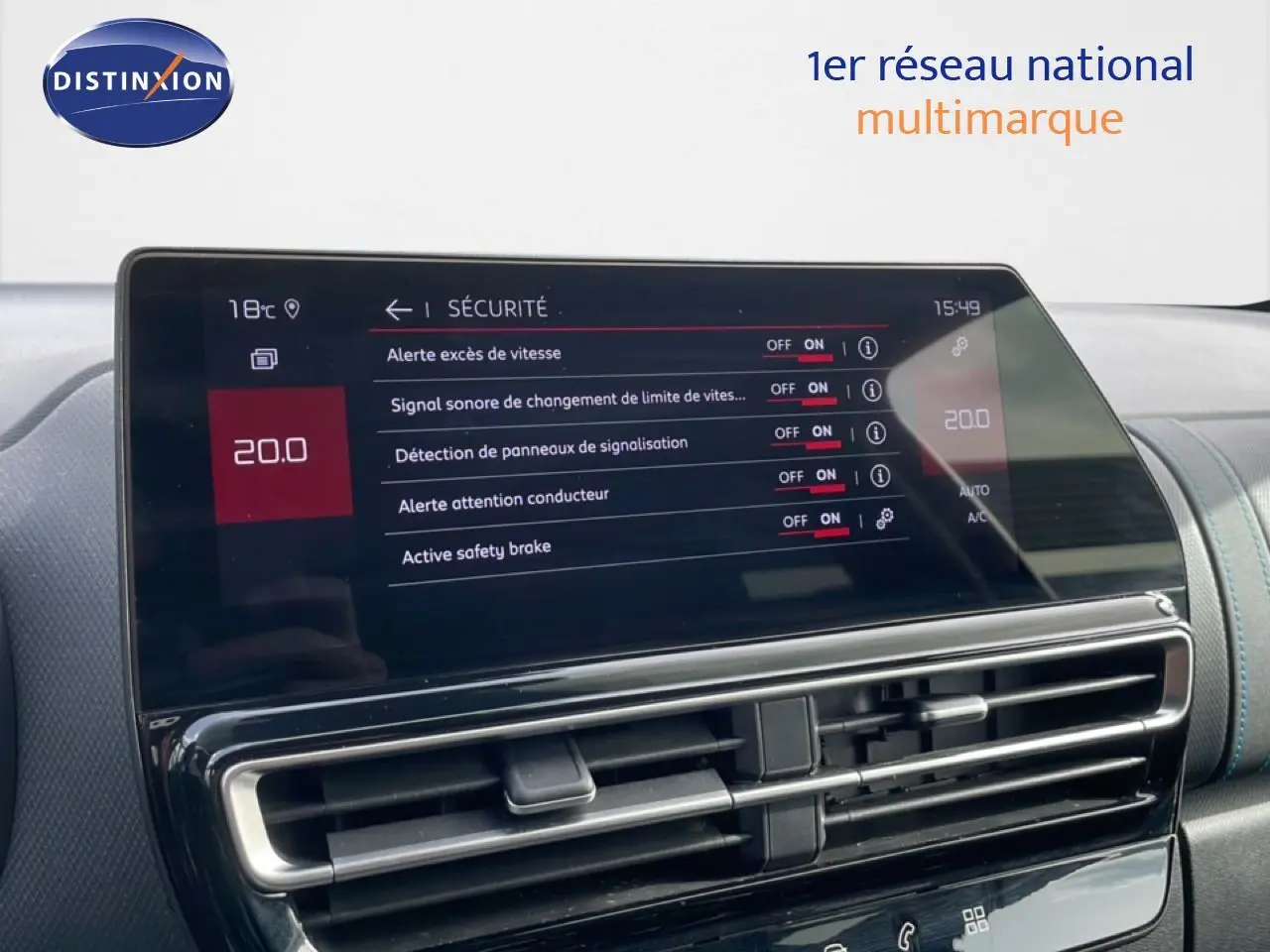 Écran tactile du tableau de bord du Citroën C5 Aircross 2024, affichant les réglages de sécurité.