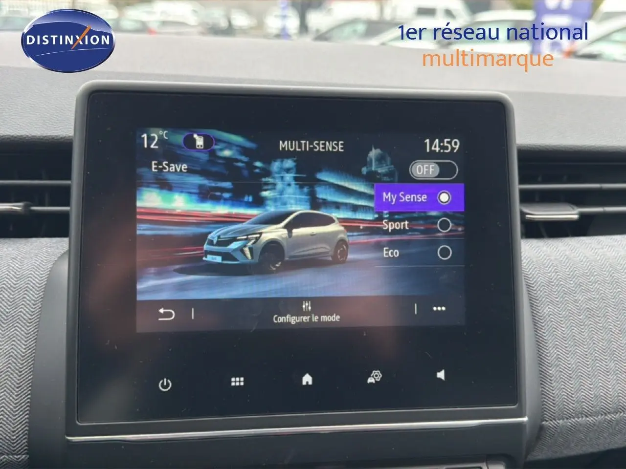 Écran tactile central affichant le mode de conduite Multi-Sense avec une Renault Clio gris rafale en animation.