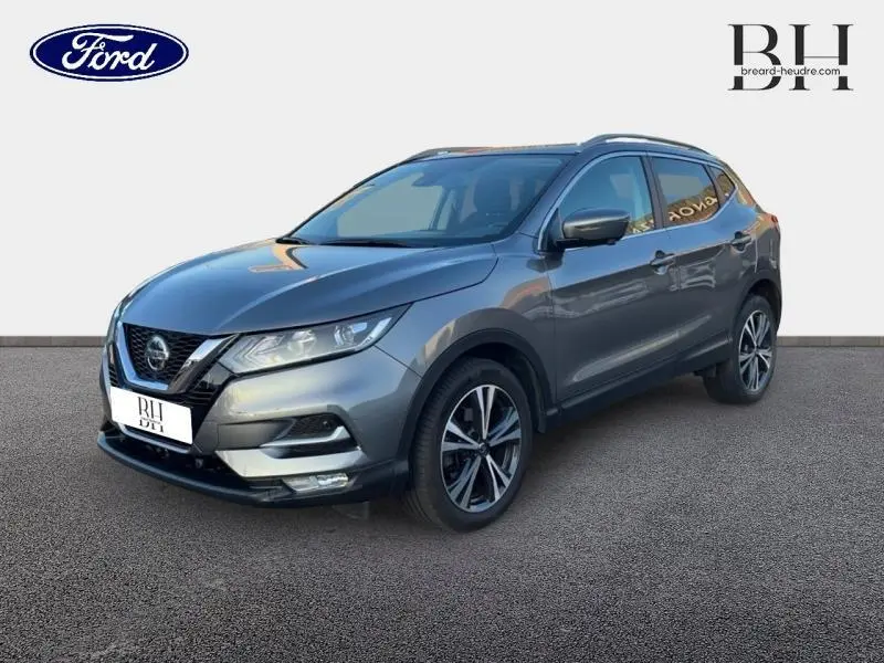 Nissan Qashqai 2019 gris Squale en 3/4 avant droit, avec jantes alliage et feux LED distinctifs.