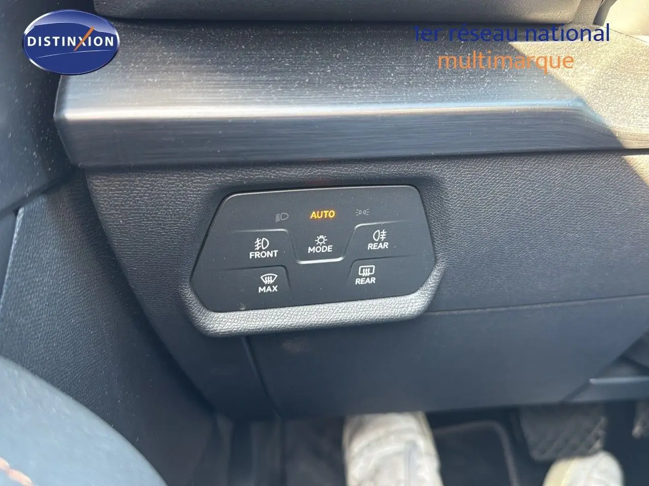 Panneau de commandes d’éclairage intérieur sur la gauche du tableau de bord d’une CUPRA Formentor 1.4 E-HYBRID 2023.