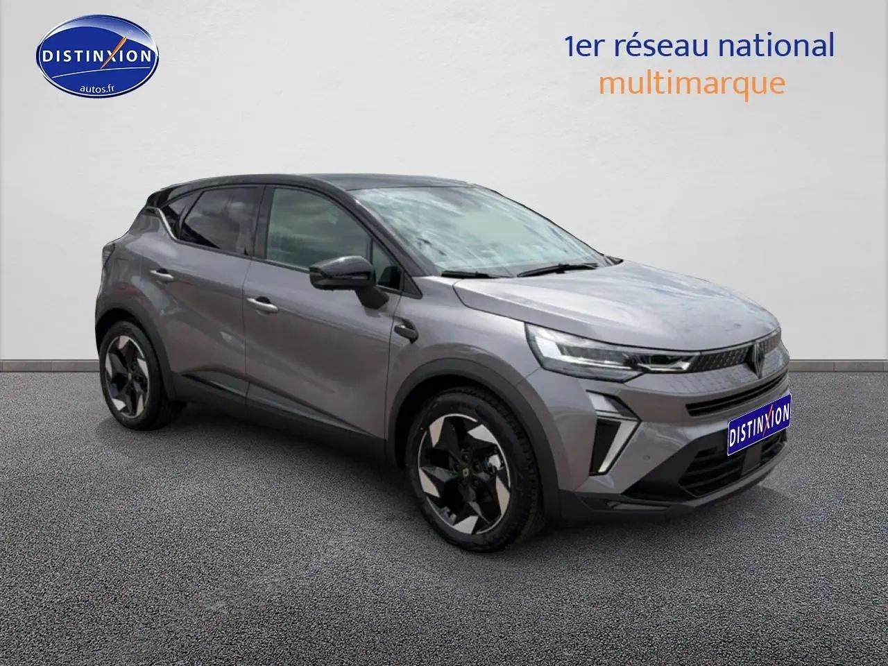 Renault Captur 2026 cassiope toit noir, vue 3/4 avant droit, jantes alu et feux avant LED distinctifs.