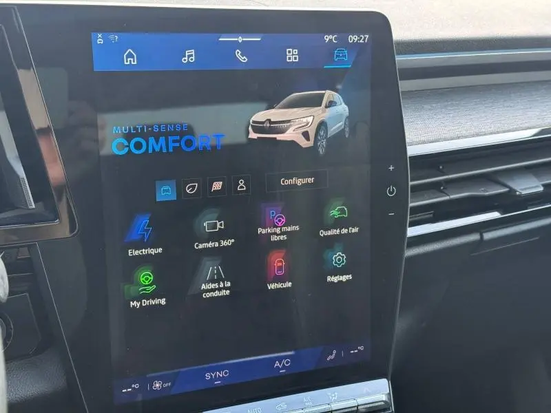 Écran tactile intérieur du Renault Austral 2025 affichant le mode Multi-Sense Comfort avec illustration du SUV blanc nacré et toit noir étoilé.