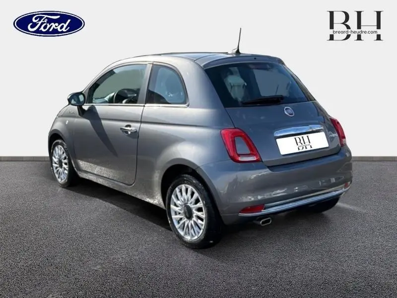 Fiat 500 Electroclash Grey Métal vue 3/4 arrière droit, soulignant ses jantes alu et sa teinte grise métallisée.