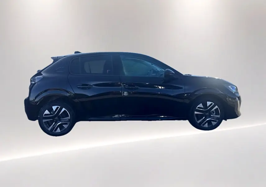 Profil côté droit de la Peugeot 208 noire 2025, mettant en valeur ses jantes alliage et lignes fluides.