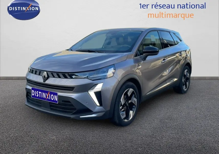 Renault Symbioz E-Tech hybride gris cassiopée, vue 3/4 avant droit avec phares LED et jantes modernes.