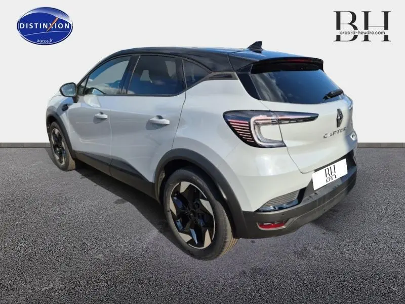 Renault Captur 2025 hybride gris Rafale et noir, vue 3/4 arrière droit avec toit noir et jantes noires.